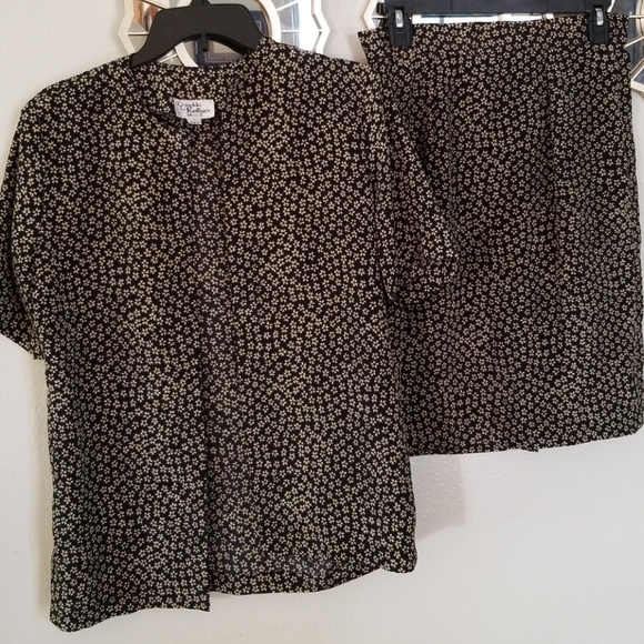 Short Sleeve Open Front Top with Skirt - Small - Picture 1 of 3